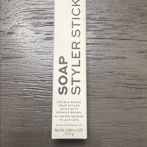 Makeup Revolution Soap Styler Stick Double-Ended Brow Styler Brush - Picture 5 of 7